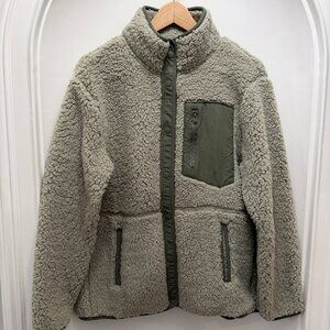 32° HEAT Women’s Soft sherpa snap jacket. 3 pockets, contrast placket w/ 7 snaps